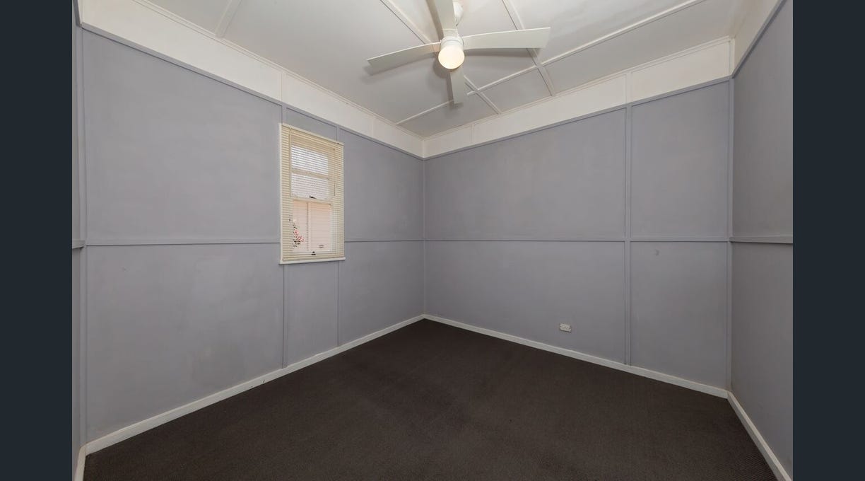 Living room before renovation